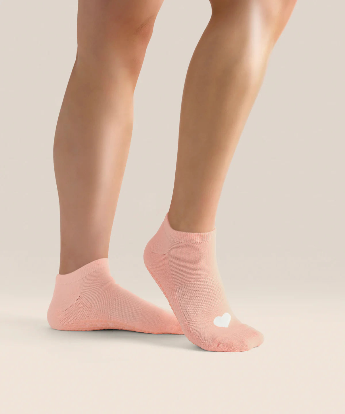 Low Rise Ankle Grip Socks - Strawberry Heart