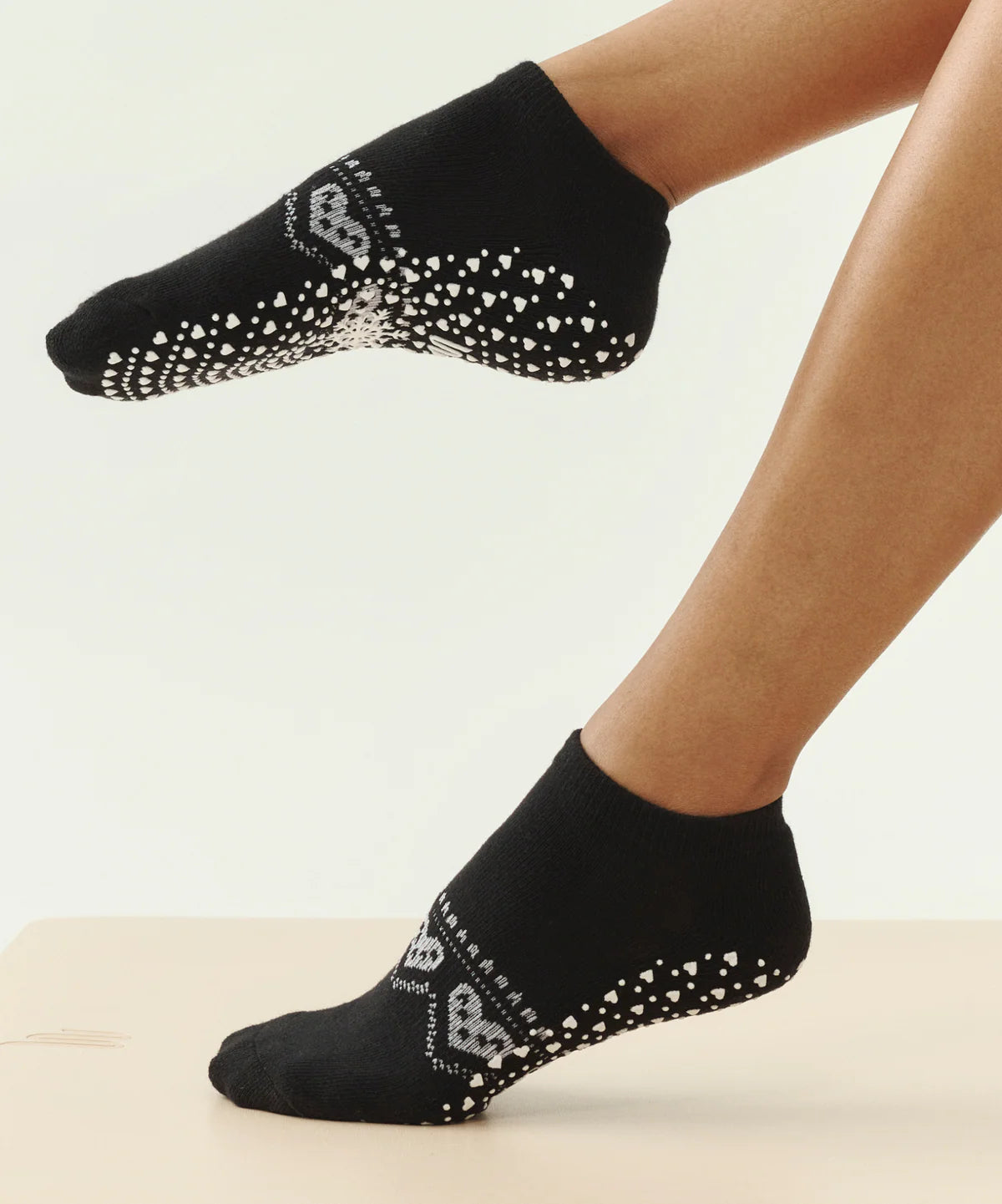 Low Rise Ankle Grip Socks - Alpine Heart Midnight