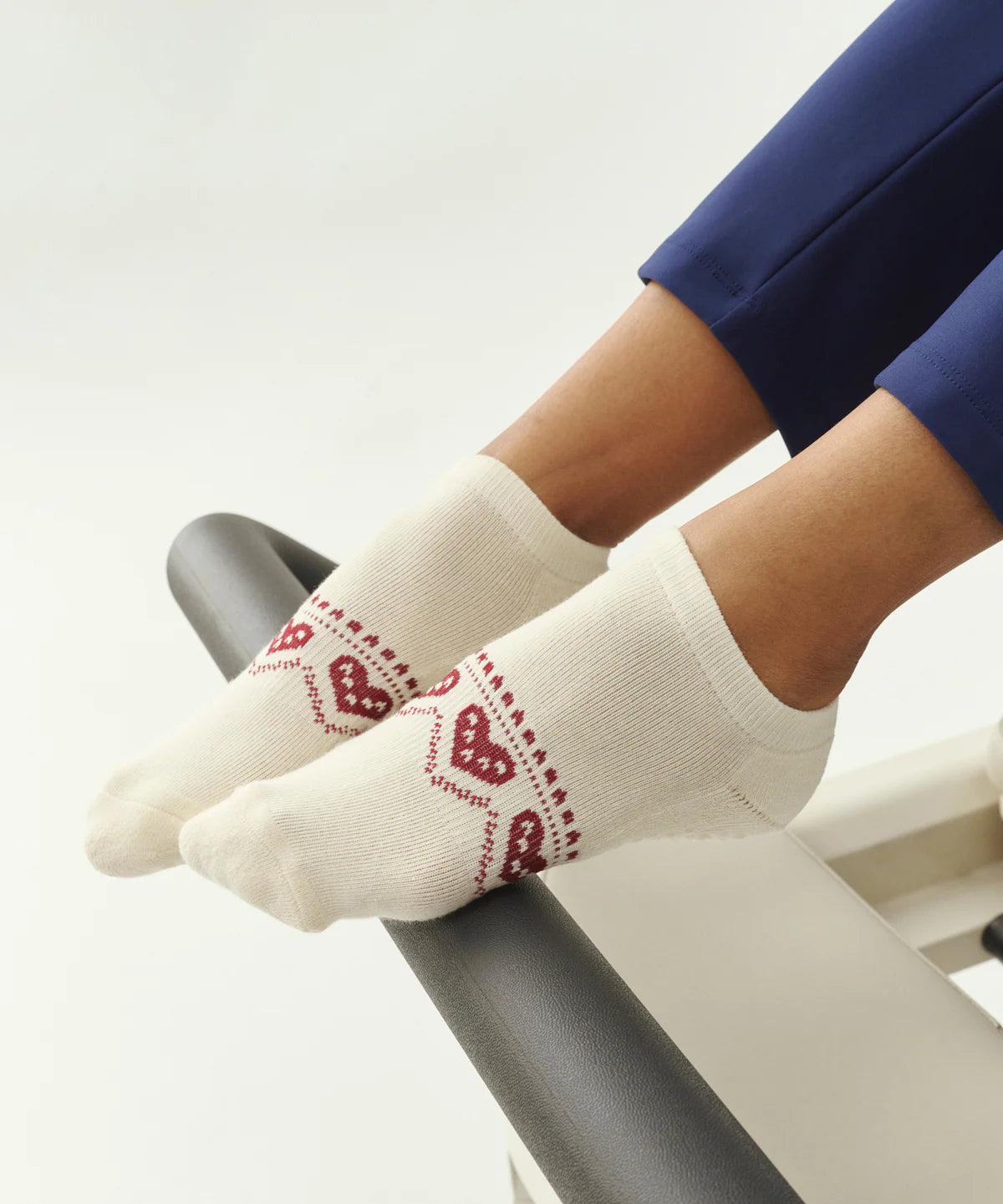 Low Rise Ankle Grip Socks - Alpine Heart Oat