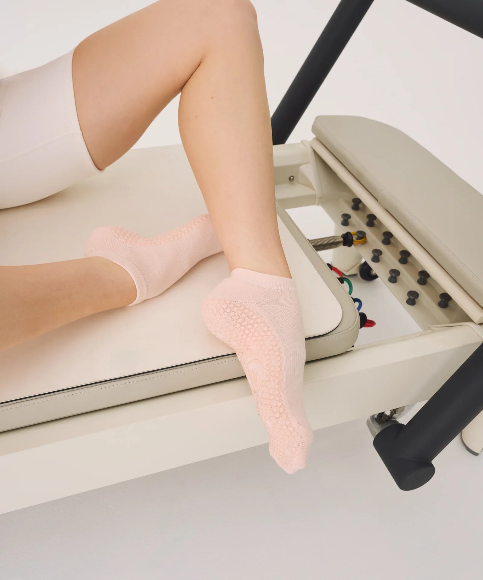 Low Rise Ankle Grip Socks - Soft Pink